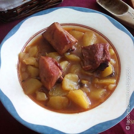 Patatas con Costilla Adobada.