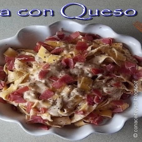 Tallarines con salsa de queso Brie