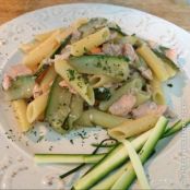 Pasta con salmón y calabacín