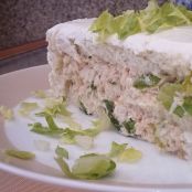 Pastel de ensalada de pollo con atún