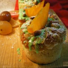 Pasteles con fruta confitada y almendras