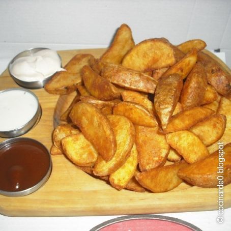 Patatas gajo con salsa brava