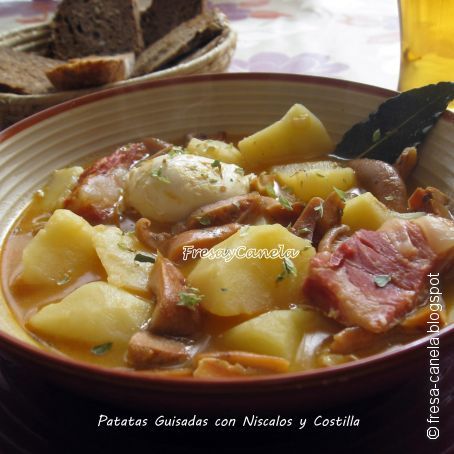 Patatas guisadas con níscalos y costilla