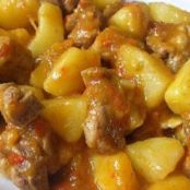 Patatas guisadas con costillas de cerdo