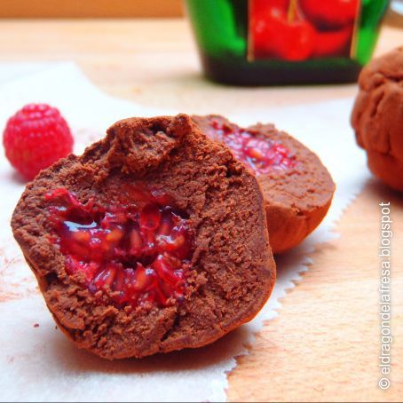 TRUFAS AL KIRSCH RELLENAS DE FRAMBUESA