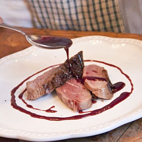 Magret de pato  al Pedro Ximénez con mermelada de pimiento asado Hero