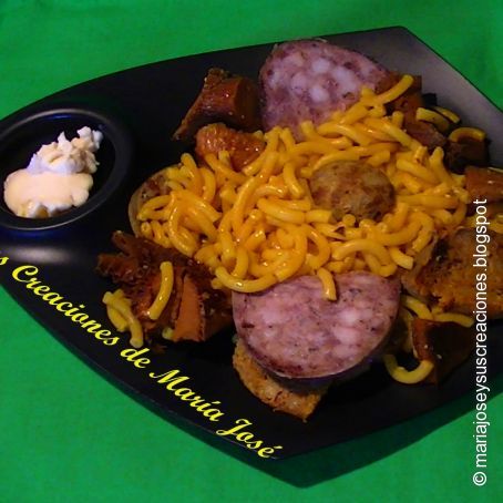 FIDEUA DE SETAS Y BOTIFARRA