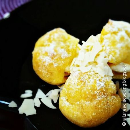 Profiteroles rellenos de crema pastelera