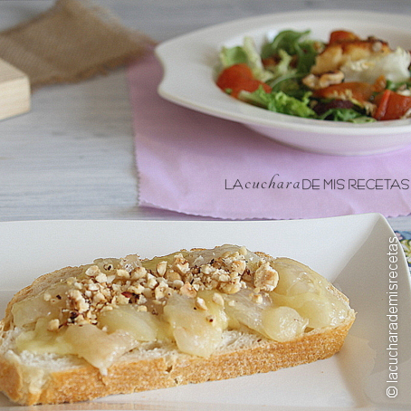 Costrini de emmental y pera caramelizada