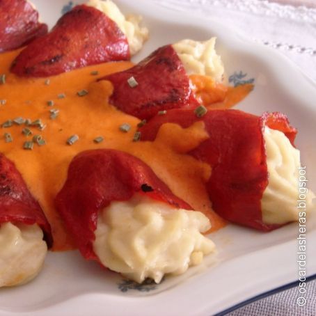 Piquillos rellenos de brandada de bacalao con confitura de tomate