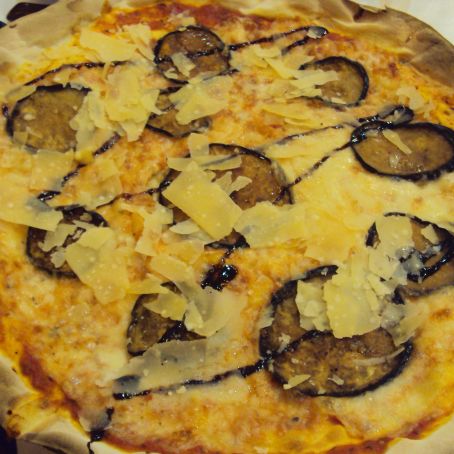 Pizza de berenjenas, parmesano y miel