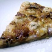 Pizza de cebolleta y gambas