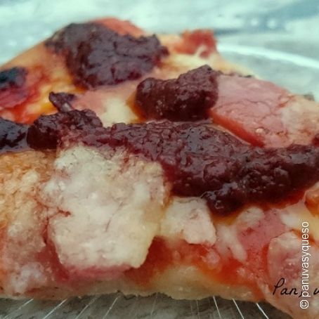 Pizza de lacón con salsa picante