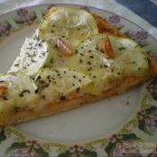 Pizza de calabacín y mozzarella con aceite de albahaca