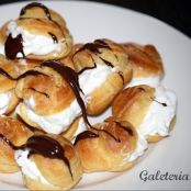 Profiteroles rellenos de nata