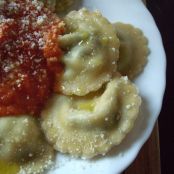 raviolis rellenos de requesón y espinaca