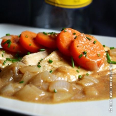Pollo con salsa de mostaza al estragón y zanahorias