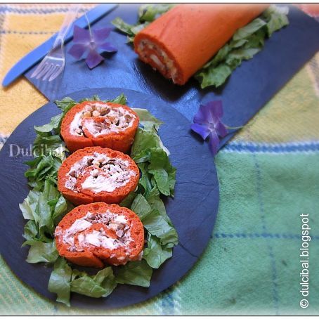 Rollo de piquillos relleno de atún