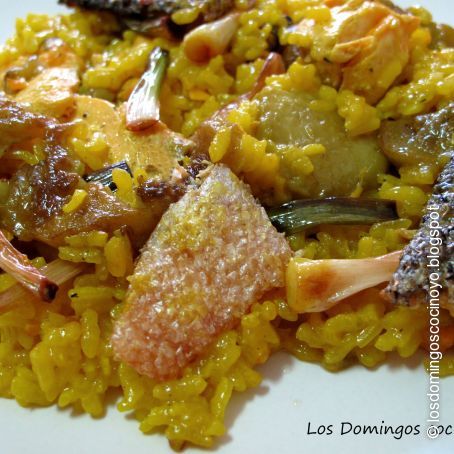 Paella de salmón y berenjenas