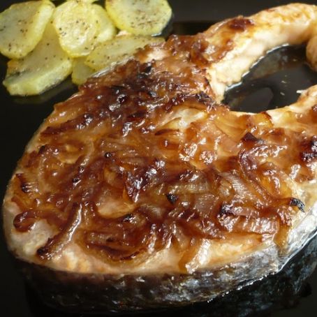 SALMON AL HORNO CON CEBOLLA CARAMELIZADA