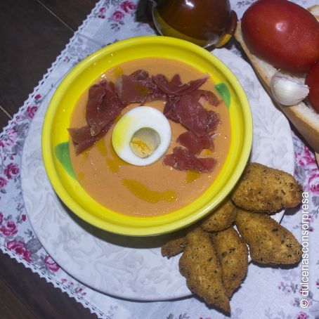 Salmorejo cordobés y lagrimitas