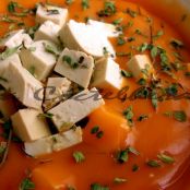 Salmorejo tradicional con dados de tofu y orégano