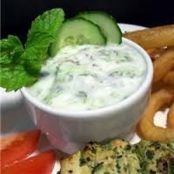 Tzatiziki o SALSA DE PEPINO Y YOGURT