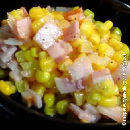 Salteado de maíz y bacon