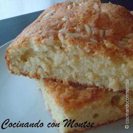 Coca de anís y piñones