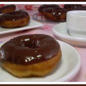 Donuts con cobertura de chocolate