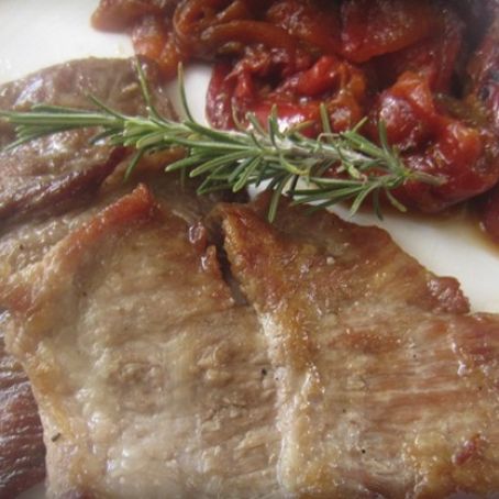Secretos de Cerdo Ibérico con Pimiento Asado