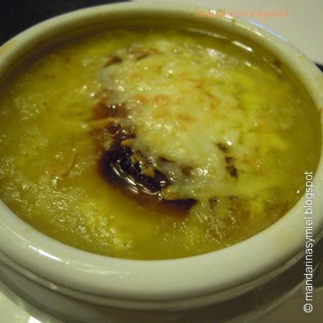 Sopa de cebolla.