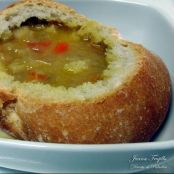 Sopa de verduras en pan