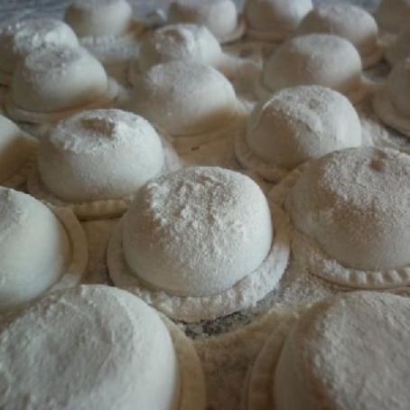 Sorrentinos de jamon y mozzarella con salsa de champiñones