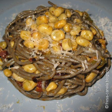 Spaghetti al Nero di Seppia con Habitas