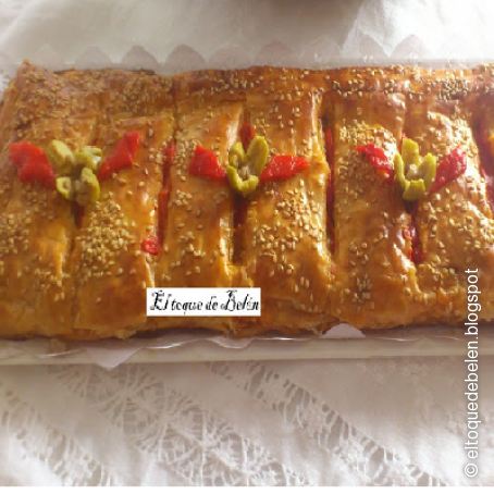 Strudel salado de pimientos y aceitunas