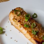 Salmón marinado al horno