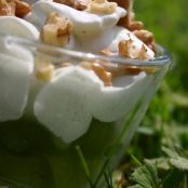 Verrine de espuma de roquefort, uvas blancas y nueces