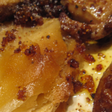 Filete de foie gras con higos y albaricoques