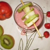 Batido con cerezas  kiwi y peras