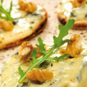 Minipizzas de queso azul y nueces