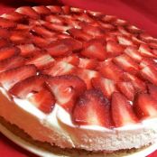 Tarta casera de fresas con nata