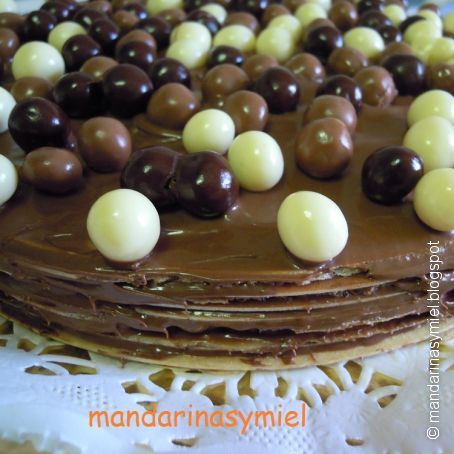Tarta de obleas y Nutella con bolitas de chocolate