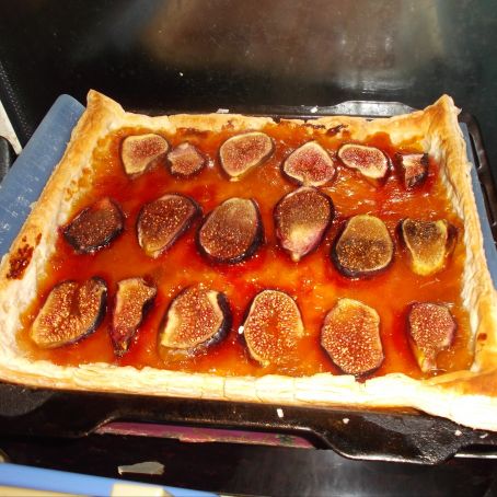 Tarta hojaldrada de higos