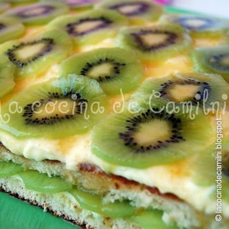 Tarta de kiwis con nata al limón