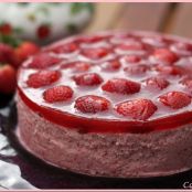 Tarta de mousse de fresas y praliné