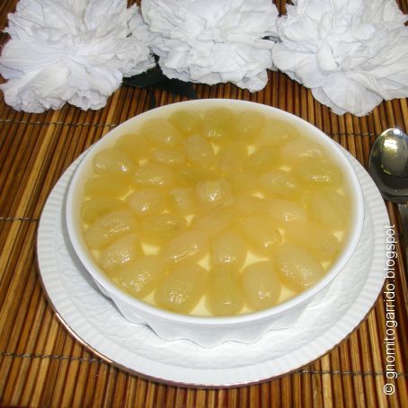 Tartaletas de queso y uvas