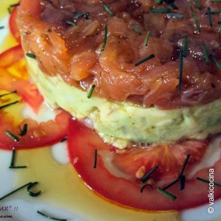 TARTAR DE SALMÓN AHUMADO Y AGUACATE
