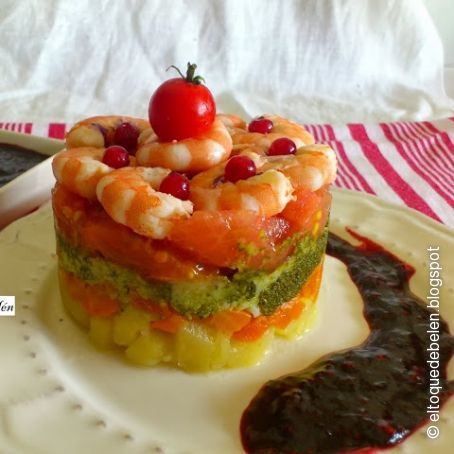 Timbal de brócoli y langostinos en vinagreta de frutos rojos