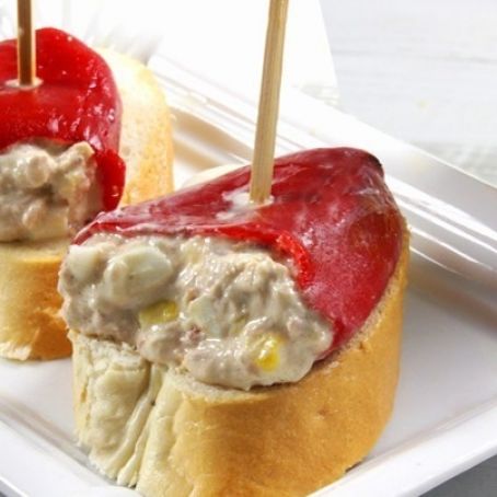 Pimientos del piquillo rellenos de atún y mayonesa